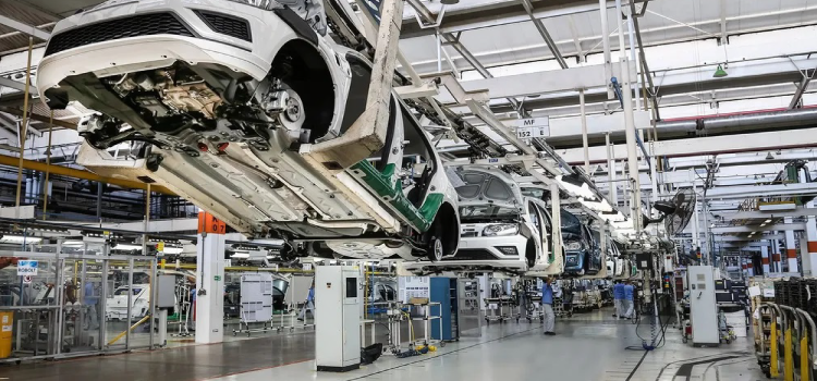 ECONOMIA: Paralisação das montadoras; falta de compradores não deve reduzir preços de automóveis; entenda.
