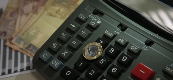 ECONOMIA: Pesquisa mostra que 78,5% das famílias brasileiras estão endividadas.