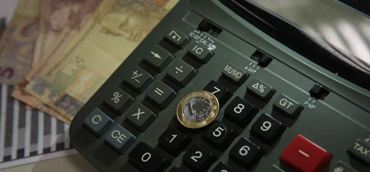 ECONOMIA: Pesquisa mostra que 78,5% das famílias brasileiras estão endividadas.