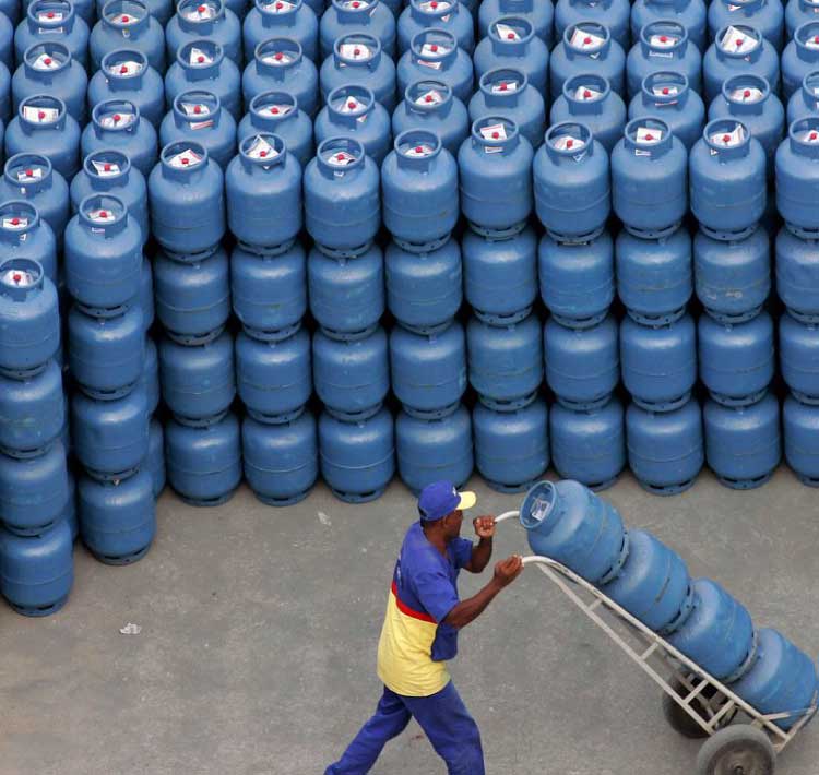 ECONOMIA: Petrobras anuncia nova redução no preço do GLP para as distribuidoras.