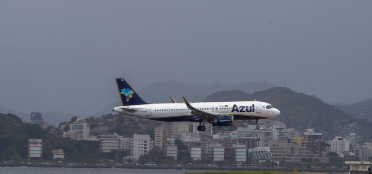ECONOMIA: Petrobras reduz preços de querosene de aviação.