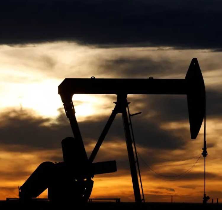 ECONOMIA: Preços do petróleo batem mínima de 8 meses com dólar forte e temores de recessão.