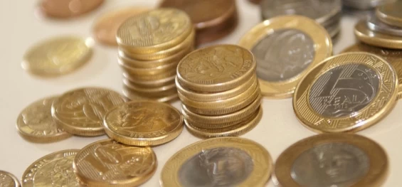 ECONOMIA: Previsão de inflação do mercado financeiro cai para 5,71% este ano.