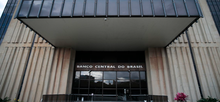 ECONOMIA: Previsão do mercado financeiro para inflação cai para 5,93%.