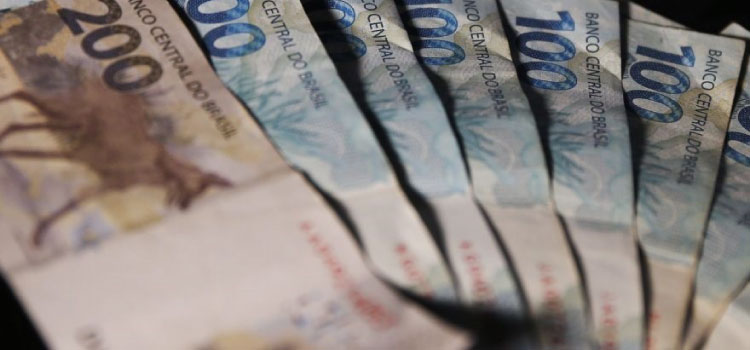 ECONOMIA: Receita paga lote residual de restituição do Imposto de Renda.