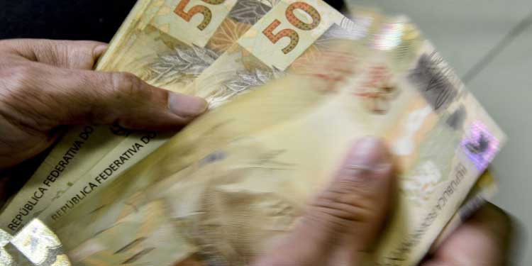 ECONOMIA: Segurados com NIS finais 3 e 8 recebem primeira parcela do 13º.