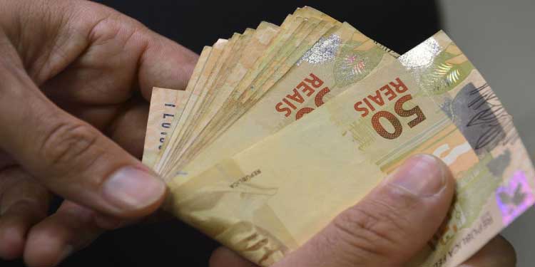 ECONOMIA: Segurados com NIS finais 4 e 9 recebem primeira parcela do 13º.
