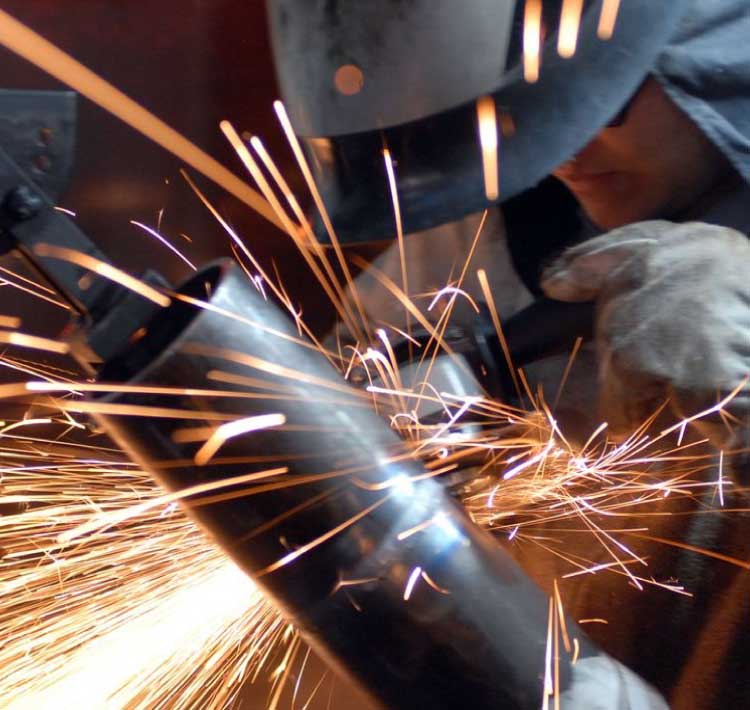 ECONOMIA: Setor industrial demonstra otimismo com a economia nos próximos meses.