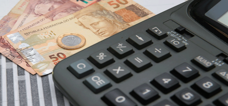 ECONOMIA: Taxas de juros seguem em patamar alto, com leve redução em setembro.