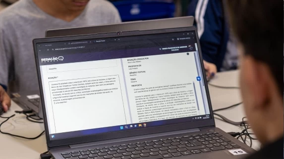 EDUCAÇÃO: Com Inteligência Artificial, Rede Estadual do Paraná Intensifica Preparação de Alunos para o Enem com a Ferramenta 
