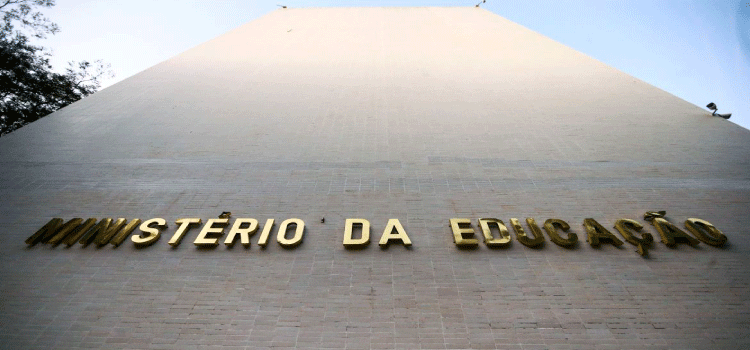 EDUCAÇÃO: Mais de 9 mil estudantes recebem hoje Bolsa Permanência.