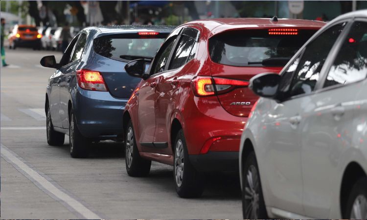 Emplacamentos de veículos crescem 11% no Paraná após anúncio de redução do IPVA