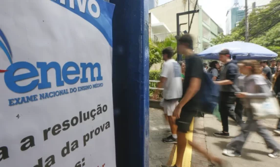 Enem: prazo para pedir isenção da inscrição é ampliado para 2 de maio.