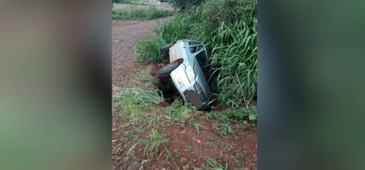 ESPIGÃO ALTO DO IGUAÇU: Quatro pessoas ficam feridas após acidente entre carros.