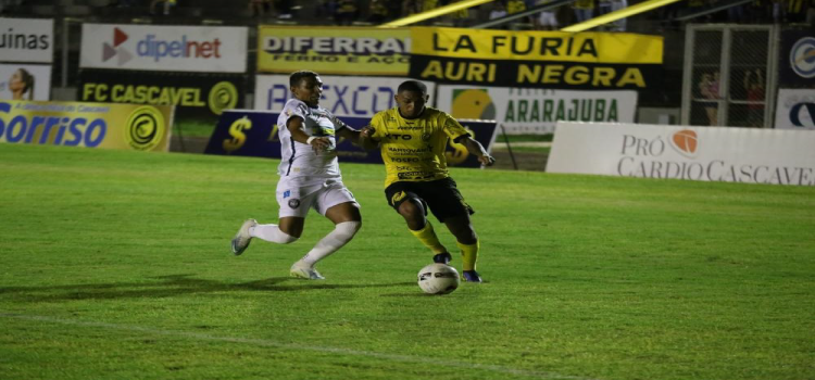 ESPORTE: Cascavel empata com Cianorte em 1 a 1 no Paranaense.