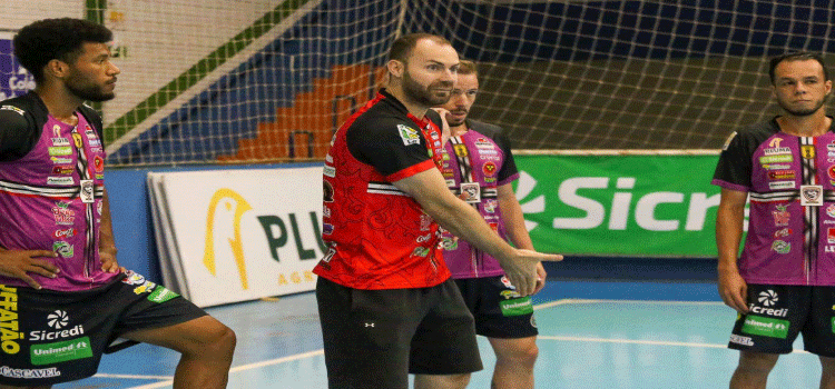 ESPORTE: Cascavel Futsal espanta favoritismo e espera jogo difícil contra Tubarão no ginásio da Neva.