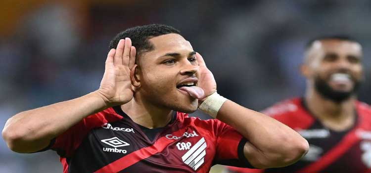 ESPORTES: Athletico-PR vence Galo com gol no fim e se mantém no G4 do Brasileiro.