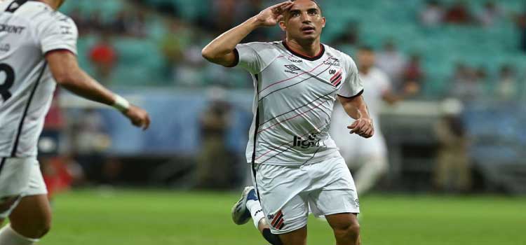 ESPORTES: Athletico-PR vira sobre Bahia e sai na frente pela Copa do Brasil.