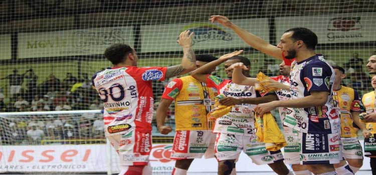 ESPORTES: Cascavel Futsal empata com Foz Cataratas em jogo de 10 gols.