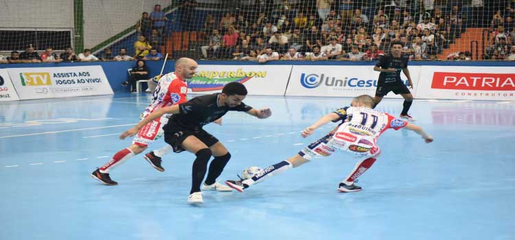 ESPORTES: Cascavel Futsal empata com Guarapuava e mantém liderança do estadual.