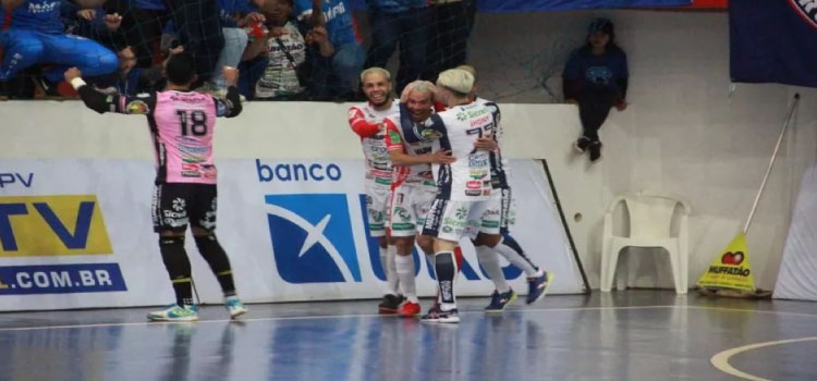 ESPORTES: Cascavel goleia Brasília e sobe na tabela da Liga Nacional de Futsal.