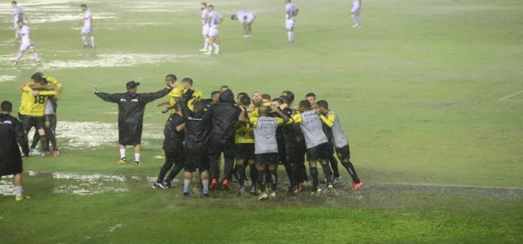 ESPORTES: Cascavel vence o São Joseense por 1 a 0, na estreia do Paranaense.