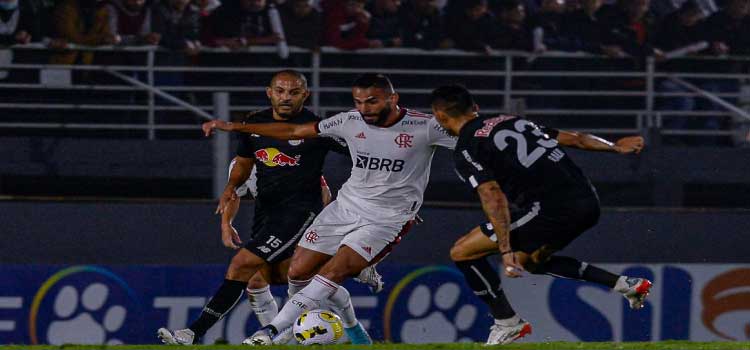ESPORTES: Com volta de titulares, Flamengo encara Bragantino pelo Brasileirão.