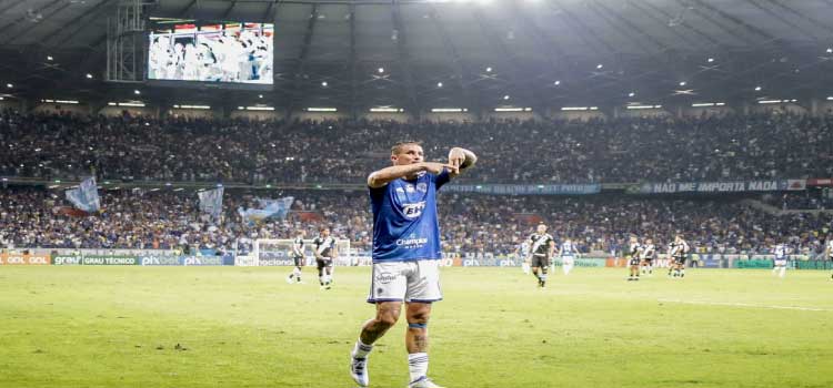 ESPORTES: Cruzeiro derrota o Vasco e retorna à Série A do Brasileiro.