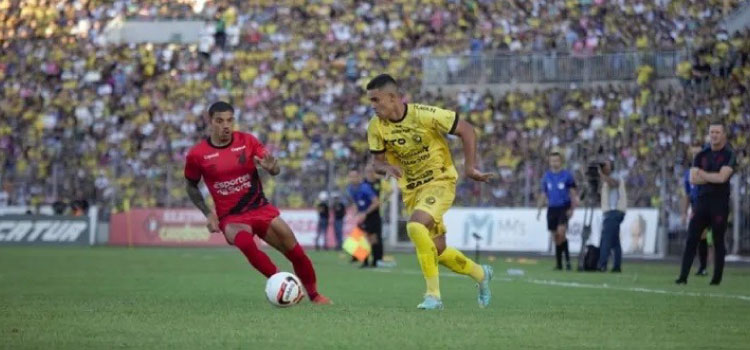 ESPORTES: De virada e com pênalti nos acréscimos, Athletico vence e sai na frente do FC Cascavel no primeiro jogo da final do Paranaense.