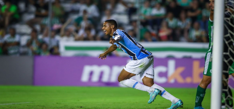 ESPORTES: Em jogo movimentado, Grêmio derrota Juventude no Gaúcho.