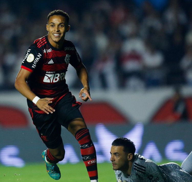 ESPORTES: Flamengo bate São Paulo fora de casa e dorme no 3º lugar do Brasileiro.