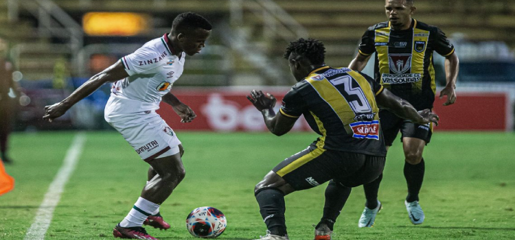 ESPORTES: Fluminense e Volta Redonda jogam por vaga na final do Carioca.