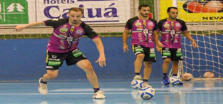 ESPORTES: Fora de casa, Cascavel Futsal defende a liderança da Série Ouro contra Marreco.