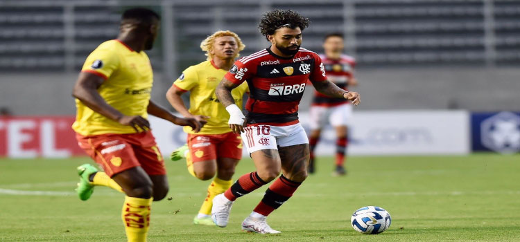 ESPORTES: Gabigol tem atuação apagada como centroavante no Fla e aumenta seca de gols.