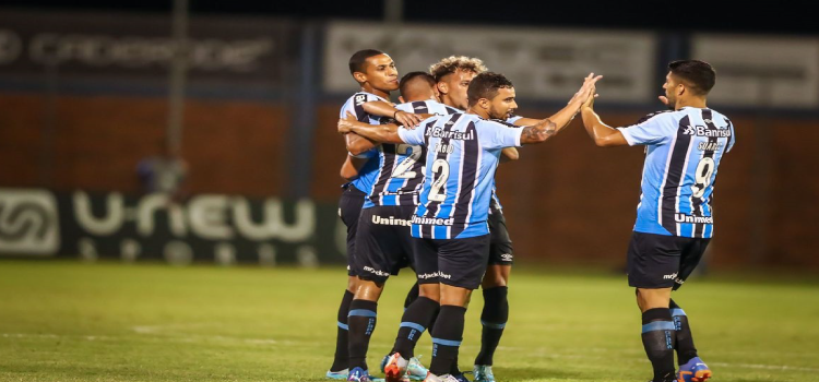 ESPORTES: Grêmio supera Esportivo fora de casa para permanecer 100%.