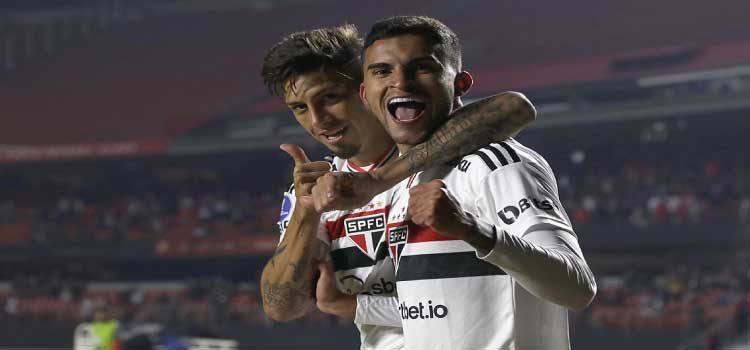 ESPORTES: São Paulo triunfa e se garante nas oitavas da Sul-Americana.