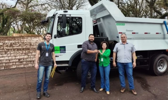 Estado começa a entregar máquinas para recuperar estradas rurais em 396 municípios