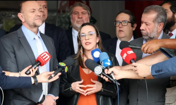 EUA Cancelam Visto de Presidenta do PSOL; Partido Fala em Intimidação