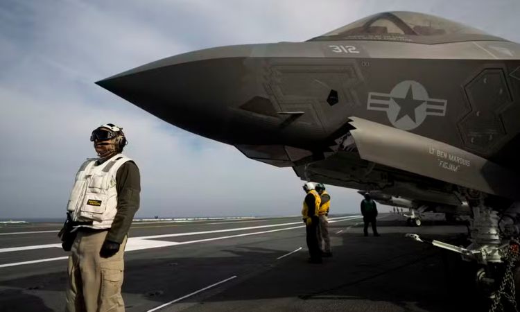 EUA enviam 10 caças F-35 para Porto Rico em meio à tensão com a Venezuela