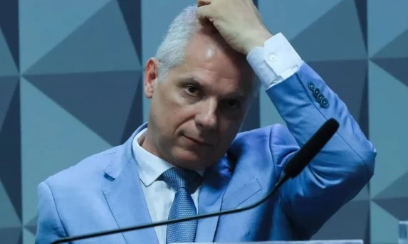 EX-PRESIDENTE DO INSS É PRESO PELA PF EM OPERAÇÃO CONTRA FRAUDE BILIONÁRIA