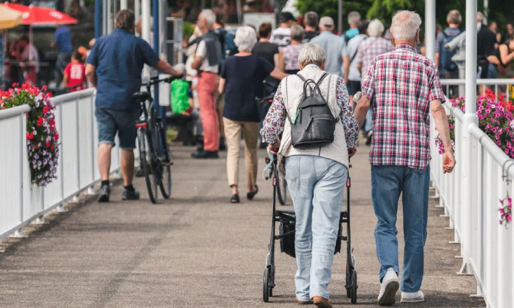 Expectativa de vida ao nascer no Brasil sobe para 76,4 anos em 2023