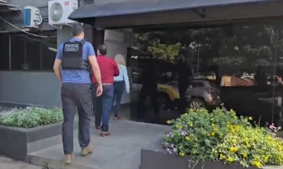 Falsos médicos de Toledo são presos pela Polícia Civil em Espigão Alto do Iguaçu.