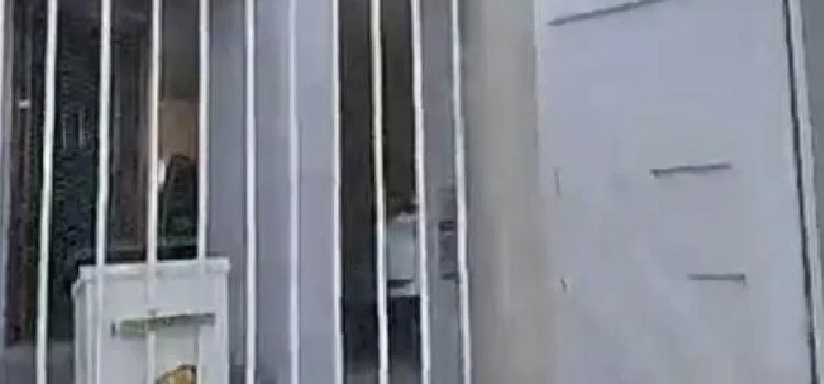 Família é encontrada morta com sinais de esfaqueamento dentro de casa no interior do Paraná.