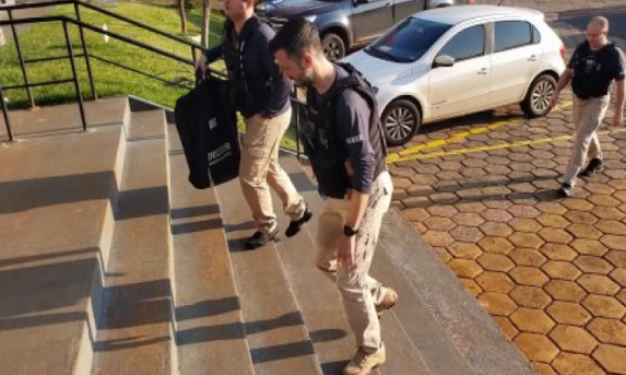 Flagrantes de Operação contra fraudes licitatórias em Santa Helena são trazidos para Cascavel.