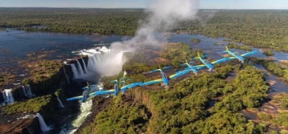 FOZ DO IGUAÇU: Esquadrilha da Fumaça voa nos 150 anos de Santos Dumont.