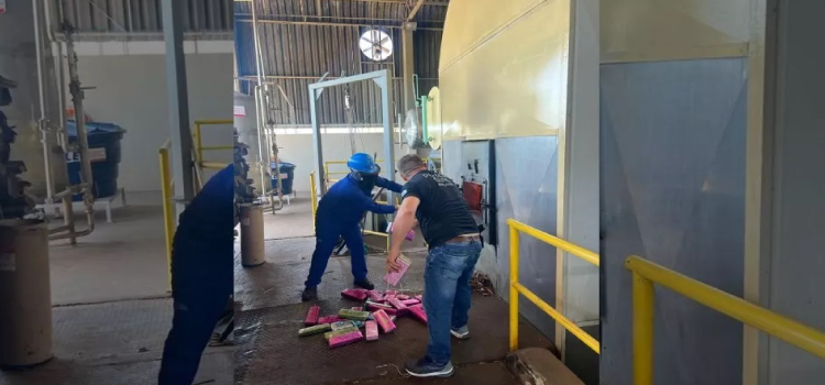 FOZ DO IGUAÇU: Mais de três toneladas de drogas são incineradas.