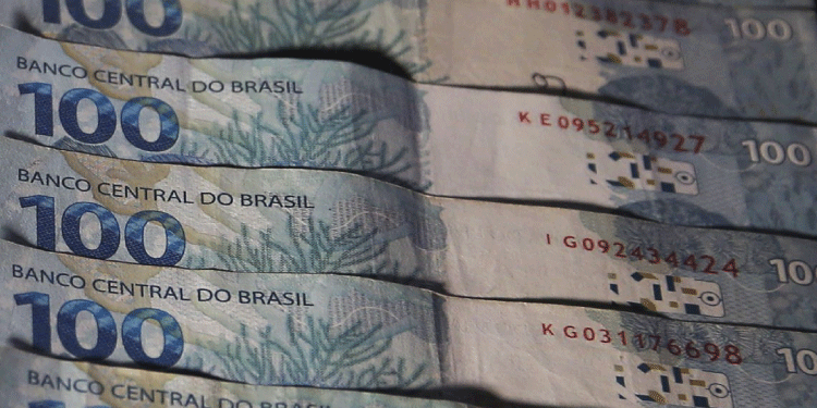 GERAL: Trabalhadores nascidos em junho podem sacar até R$ 1 mil no FGTS.