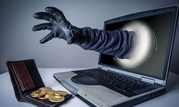 GOLPE: CASAL DE IDOSOS PERDE R$ 21 MIL APÓS LIGAÇÃO DE FALSO FUNCIONÁRIO DE BANCO