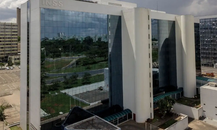 Governo antecipa 13º de aposentados do INSS para abril e maio