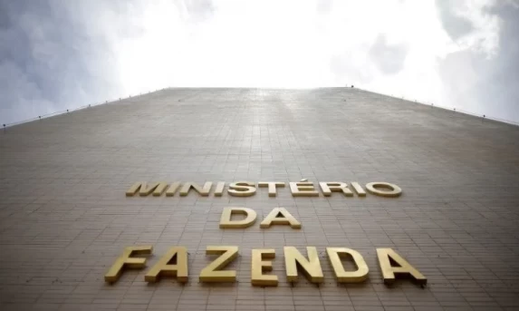 Governo corta projeção do PIB de 2026 para 2% e ajusta estimativas de inflação